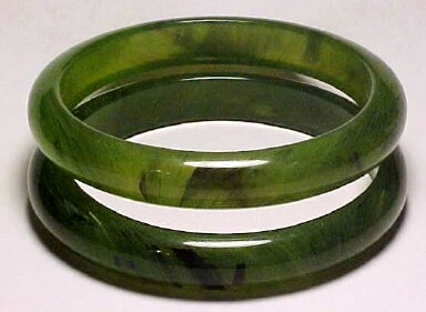 LG63 pr sm 60s apple green lucite bangles